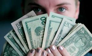 Imagen editorial sobre Demanda de Dinero para lectores de Adriw en Latinoamerica nueve